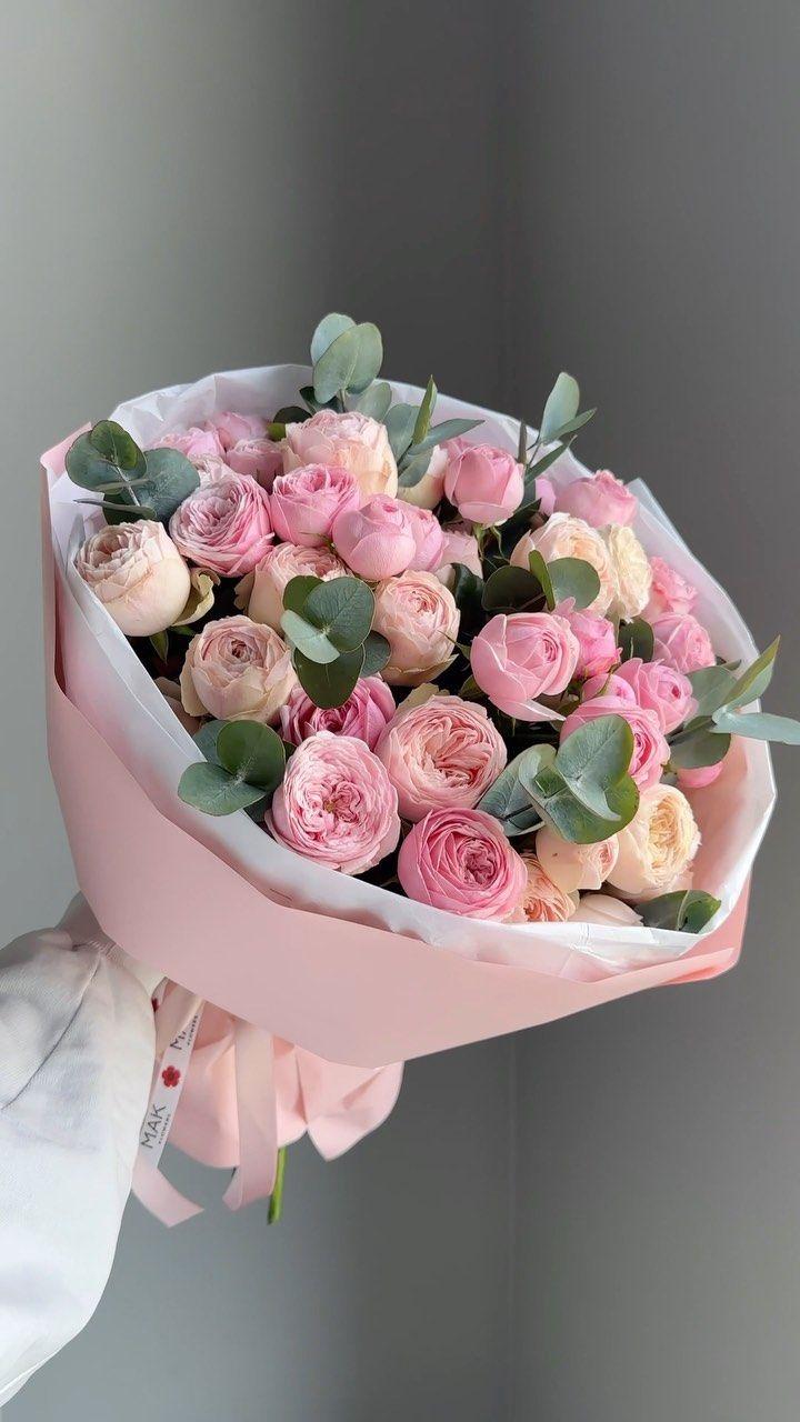 Corporate meeting room with carefully timed floral arrangements that maintain elegance throughout business hours